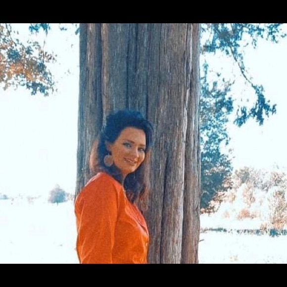 Meet your Posher, April - Picture 1 of 1